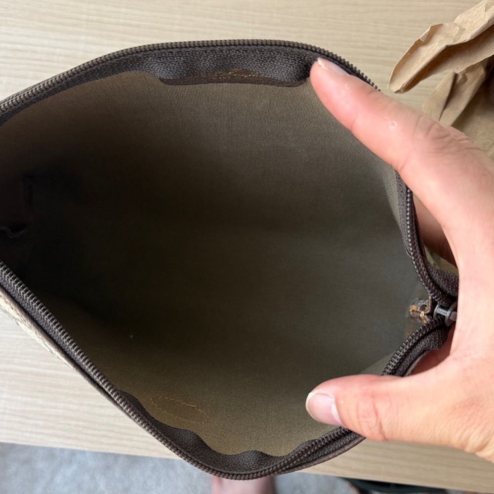 Gucci Beige and Brown Signature Pouch - Picture 3 of 4
